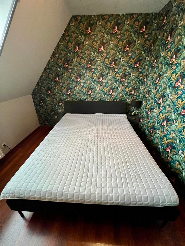 Bijna nieuw bed 160cm met ergonomische matras, Huis en Inrichting, Ophalen, Zo goed als nieuw