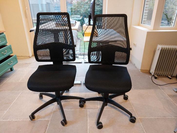 2 Topstar bureaustoelen zwart, slechts enkele keren gebruikt, Zakelijke goederen, Kantoor en Winkelinrichting | Kantoormeubilair en Inrichting