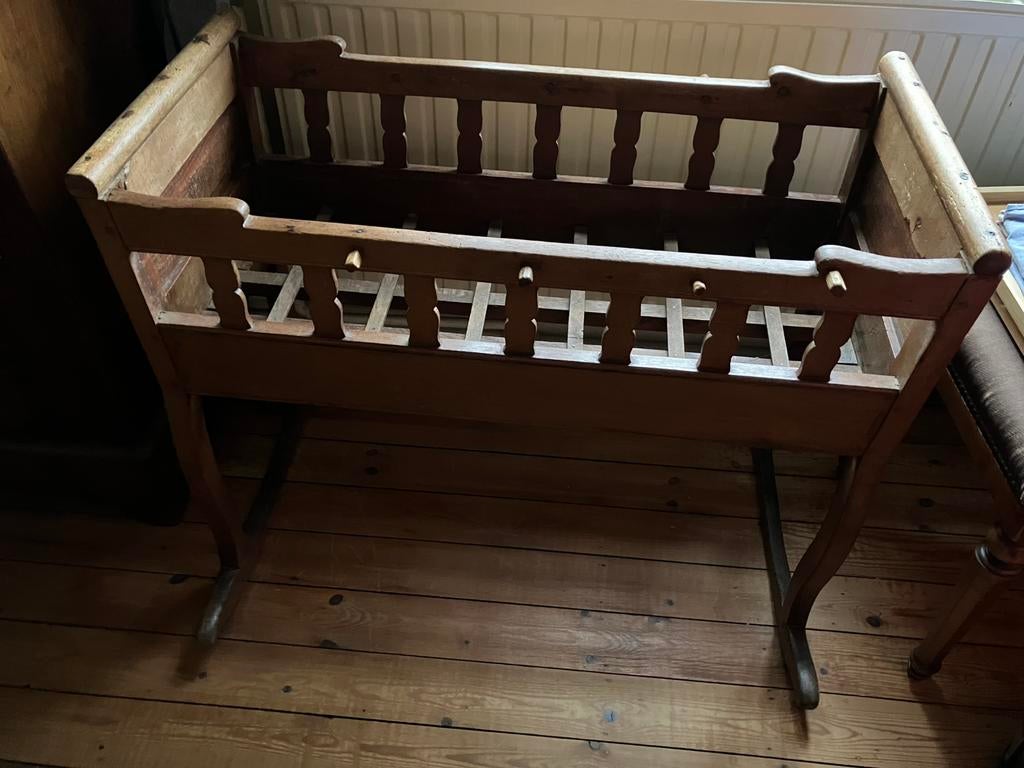 Berceau ancien en bois, Antiek en Kunst, Antiek | Meubels | Stoelen en Sofa's, Ophalen