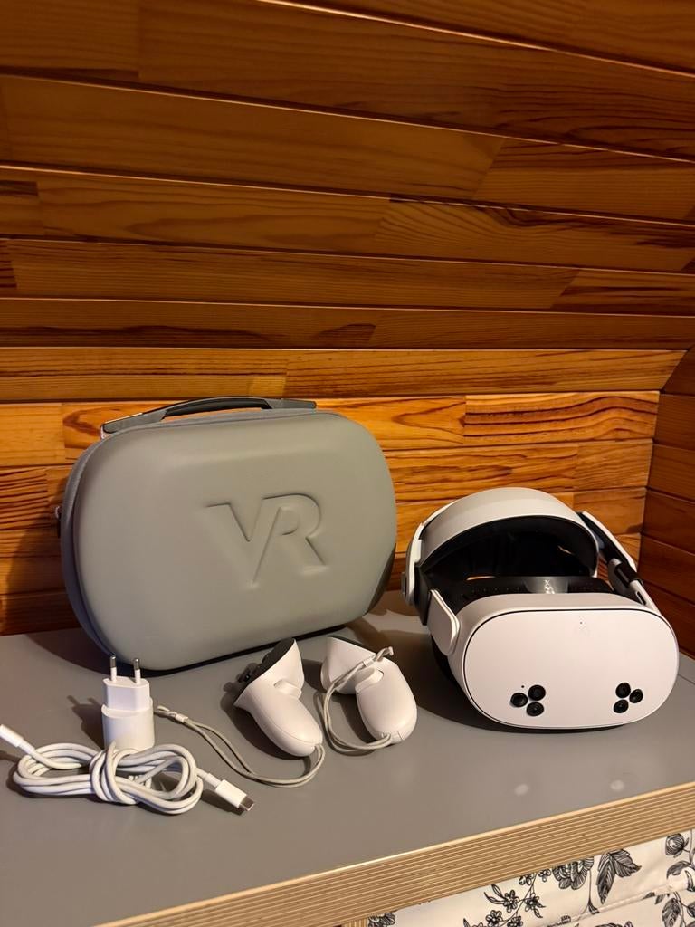 Meta Quest 3S + housse de transport + chargeur – Super état, Enlèvement ou Envoi, Neuf, Lunettes VR, Autres plateformes