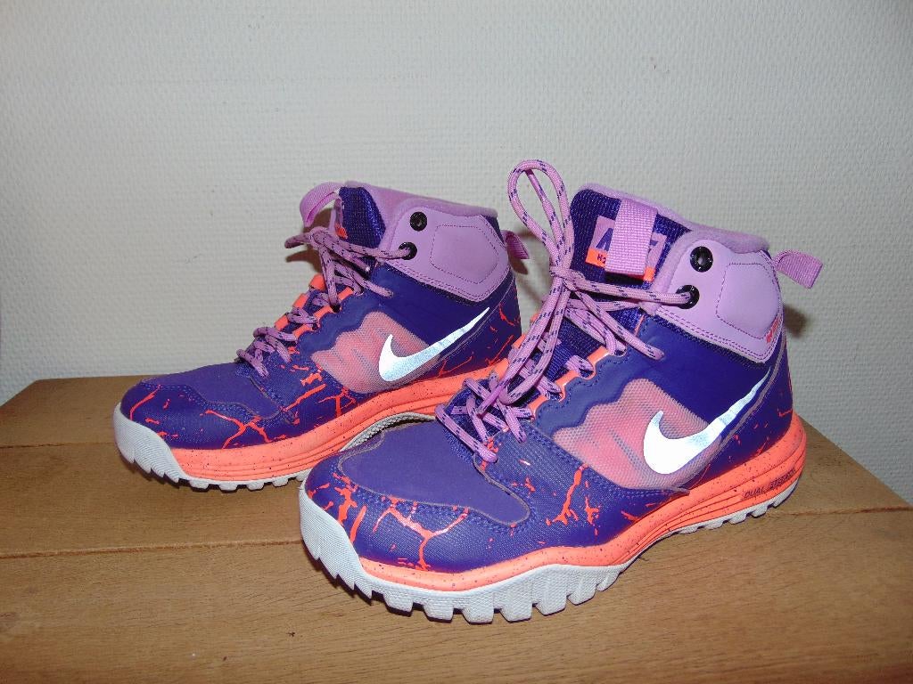 Hoge sneakers Nike in zeer goede staat, Kleding | Dames, Schoenen, Ophalen of Verzenden, Sneakers, Roze, Gedragen