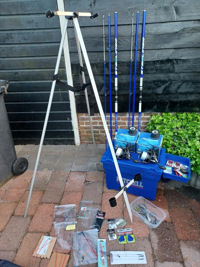 Vercelli hengels,  molens, viskoffer, driepootsteun enz., Ophalen