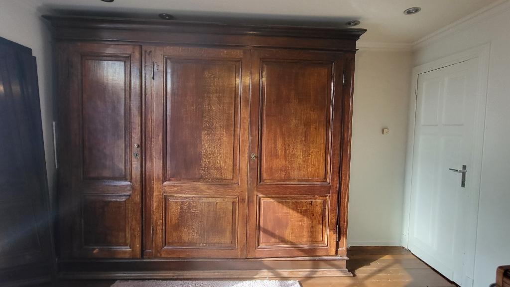 Giga antieken kast, Ophalen