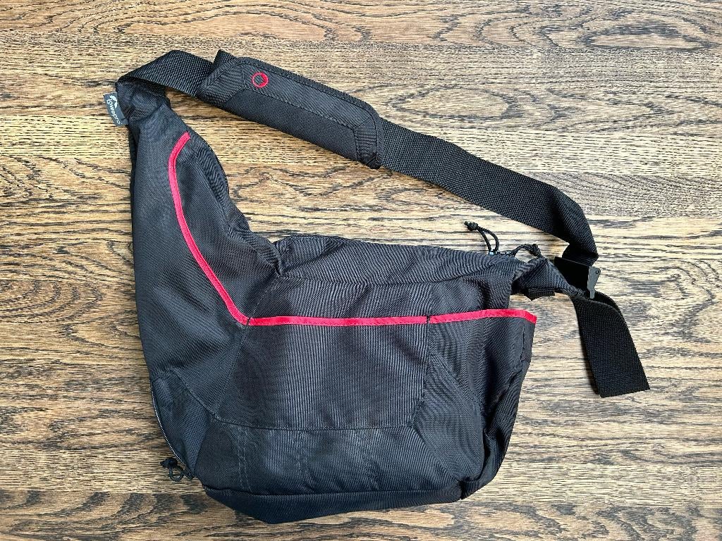 Sac pour appareil photo/sac à bandoulière Lowepro, TV, Hi-fi & Vidéo, Photo | Sacs pour appareil, Enlèvement ou Envoi, Comme neuf