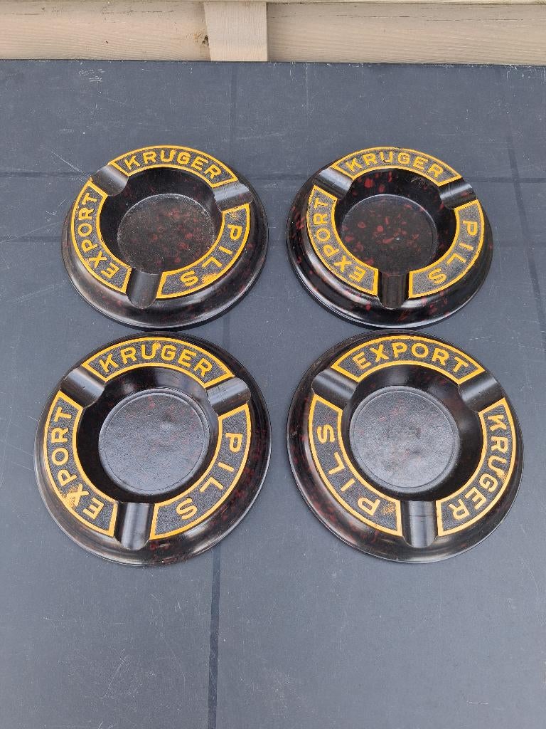 4 cendriers en bakélite KRUGER, Collections, Marques & Objets publicitaires, Enlèvement ou Envoi, Comme neuf, Panneau publicitaire