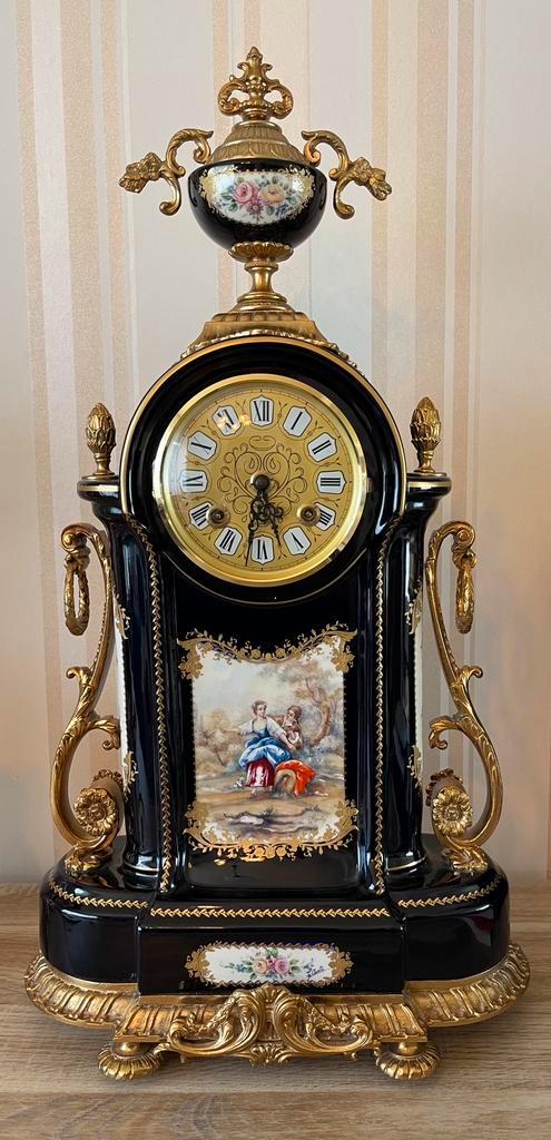 Porseleinen schouwklok, A.C.F., handgeschilderd, Hermle, Antiquités & Art, Antiquités | Horloges, Enlèvement