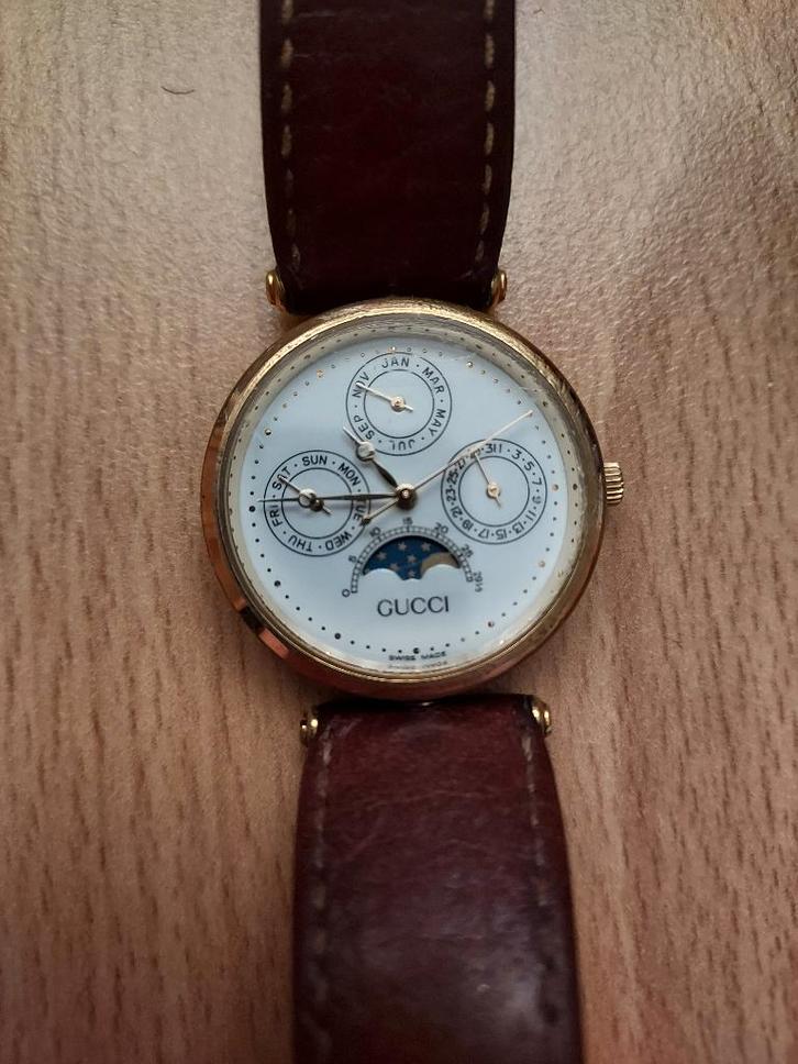 Gucci unisex horloge (moonphase stack watch), Handtassen en Accessoires, Horloges | Dames, Polshorloge, Overige merken, Ophalen of Verzenden