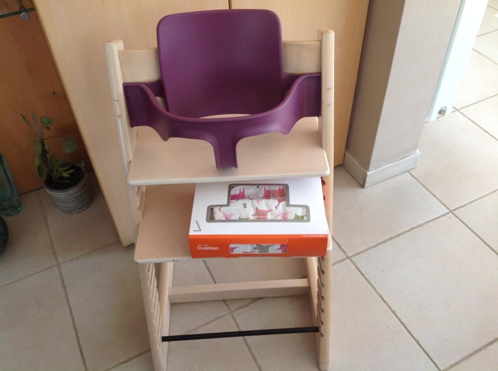 Stokke Tripp Trapp avec ensemble pour bébé et oreillers, Enfants & Bébés, Chaises pour enfants, Enlèvement