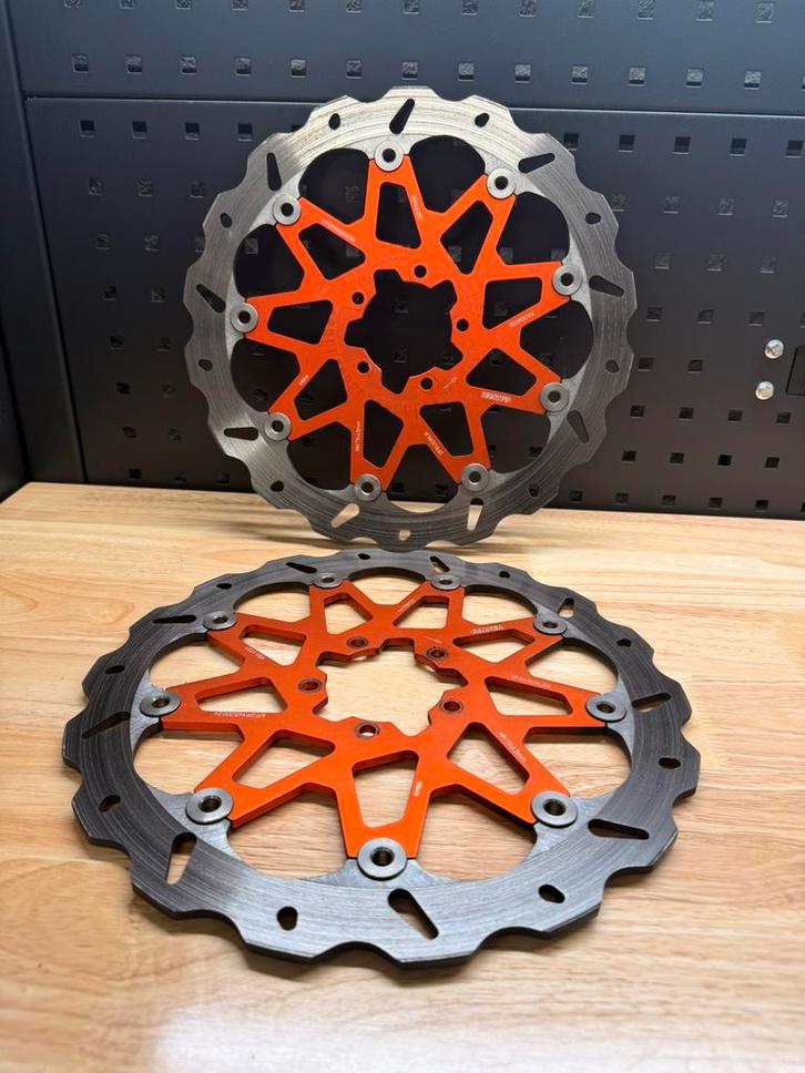 KTM Superduke 1290/1390 powerpart remschijven, Motoren, Onderdelen | Merk-onafhankelijk, Gebruikt, Ophalen of Verzenden