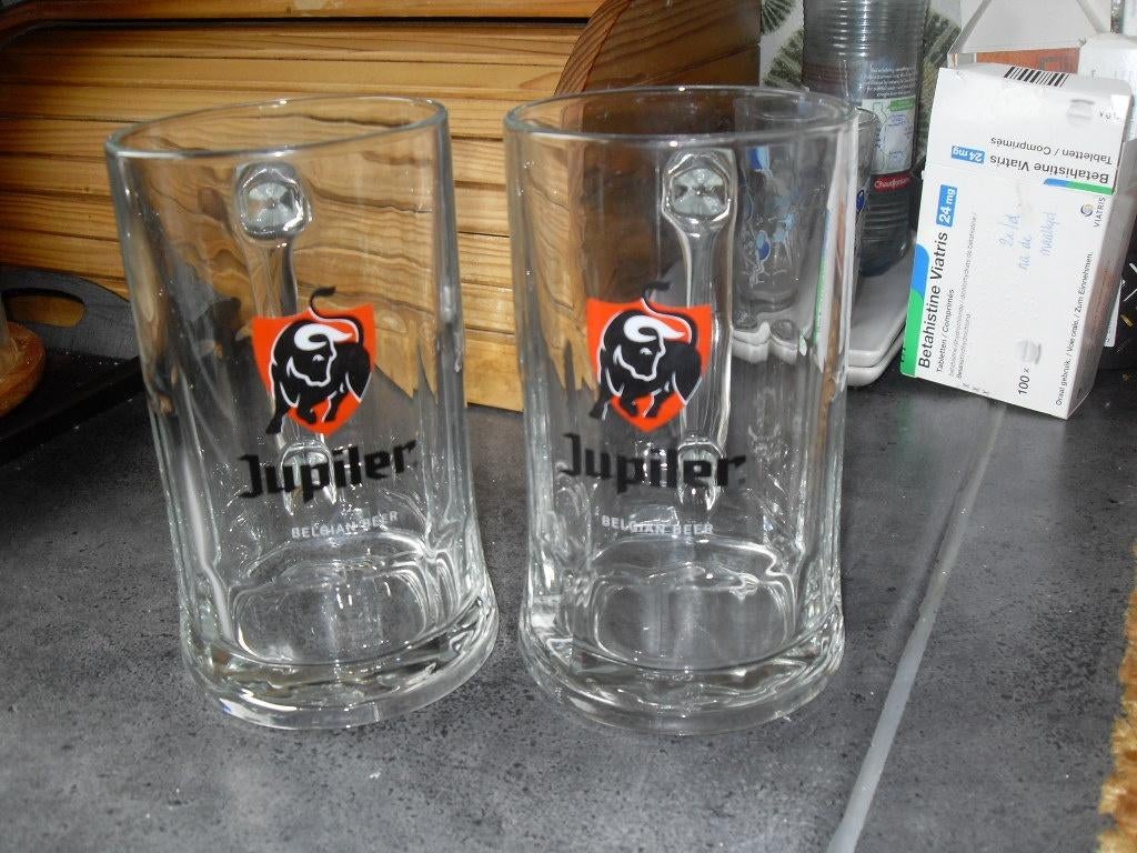2 glazen bierpotten 1/2 liter jupiler €3/stuk, Ophalen of Verzenden, Nieuw, Bierglas