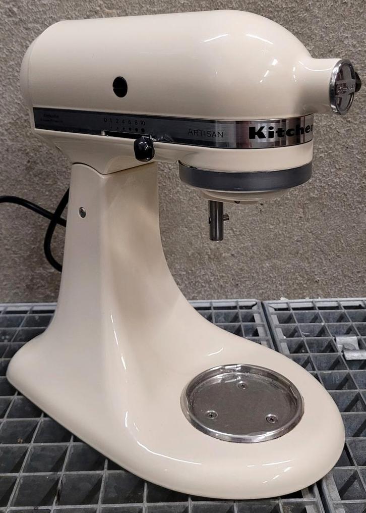 Robot pâtissier Kitchenaid Artisan 5ksm150pseac, Electroménager, Mélangeurs de cuisine, Utilisé, 4 litres ou plus, 3 vitesses ou plus