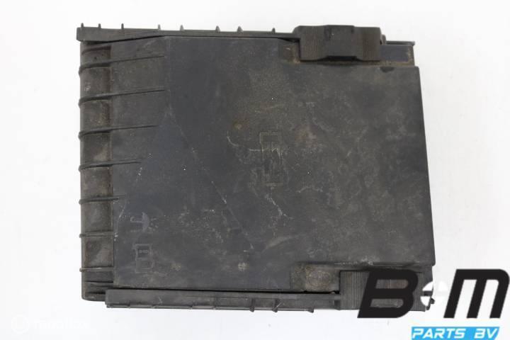 Zekeringkast deksel motorruimte VW Golf 5 1K0937132F, Auto-onderdelen, Carrosserie, Gebruikt