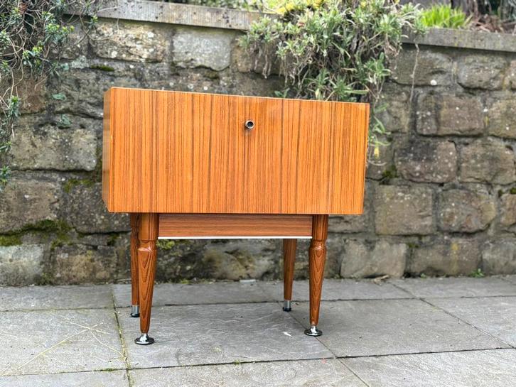 Vintage barkastje / bijzettafeltje, Maison & Meubles, Armoires | Autre, Comme neuf, Enlèvement