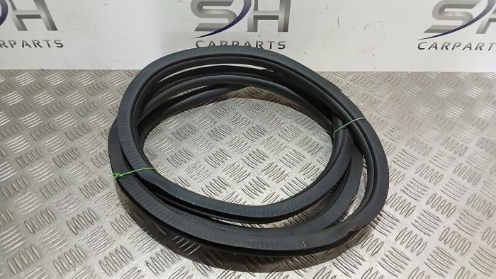 Portierrubber 4Deurs rechts-voor van een Mercedes C-Klasse, Gebruikt, -, Ophalen of Verzenden, -