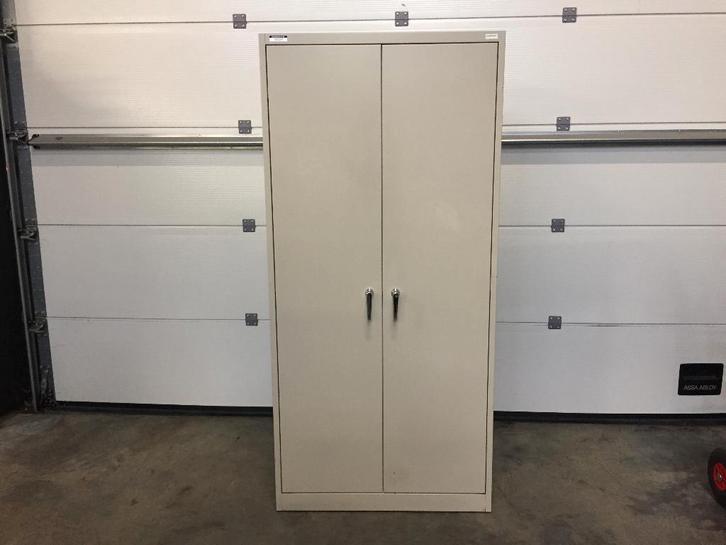 (95) Metalen vestiairekast met 1 zijde leggers, Zakelijke goederen, Overige Zakelijke goederen, Ophalen