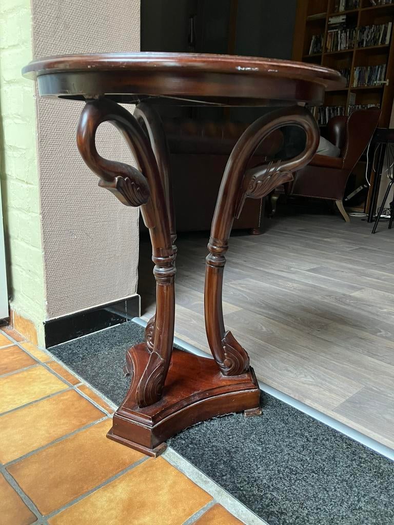 Table d'appoint élégante en bois de style néo-empire, Enlèvement