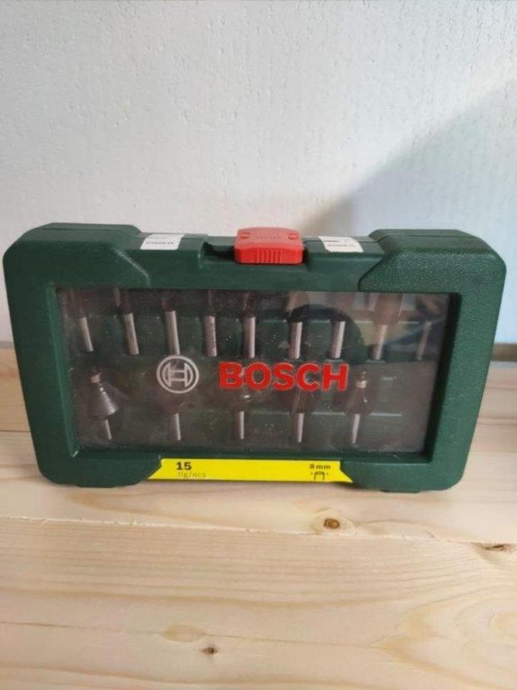 Bosch 15 delige frezenset voor hout 8mm, Doe-het-zelf en Bouw, Gereedschap | Handgereedschap, Nieuw, Ophalen