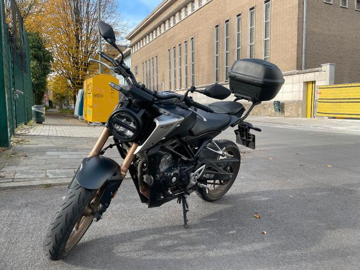 Honda CB125R à vendre, Motos, Motos | Honda, Particulier, Autre, jusqu'à 11 kW, 1 cylindre, Permis Moto A1 minimum, ABS, Éclairage LED
