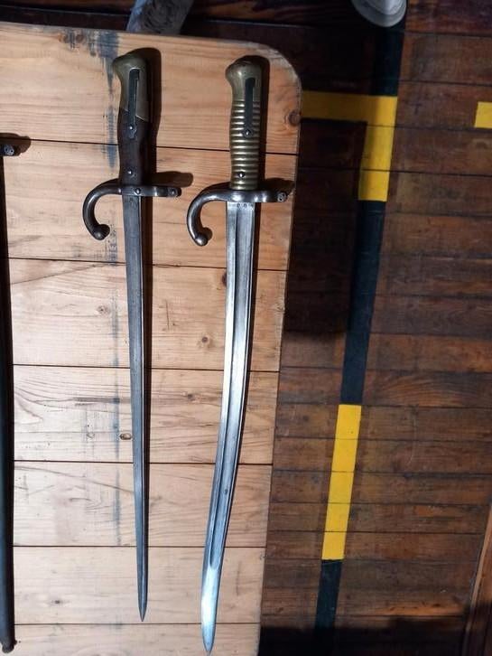 2 baïonnettes françaises WW1, originales, Collections, Objets militaires | Général, Enlèvement ou Envoi