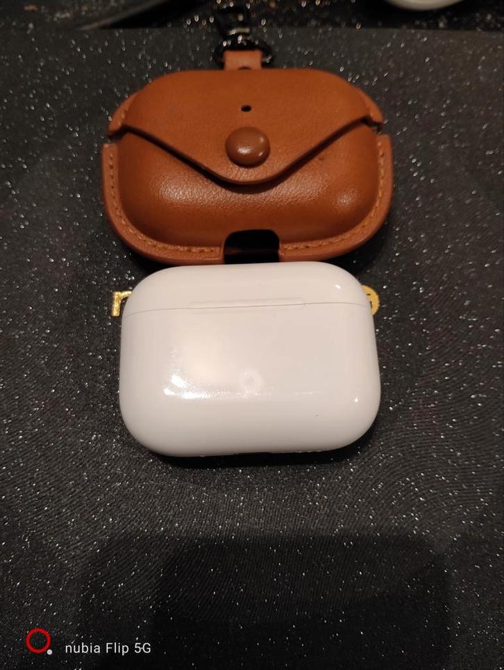 AirPods Pro 3-Comme neufs-Coque en cuir-encore garantie, Télécoms, Téléphonie mobile | Écouteurs, Comme neuf, Intra-auriculaires (Earbuds)