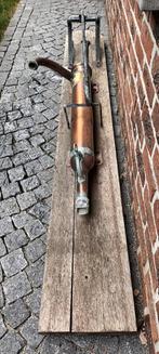 Oude pomp op eiken balk, Ophalen, Zo goed als nieuw
