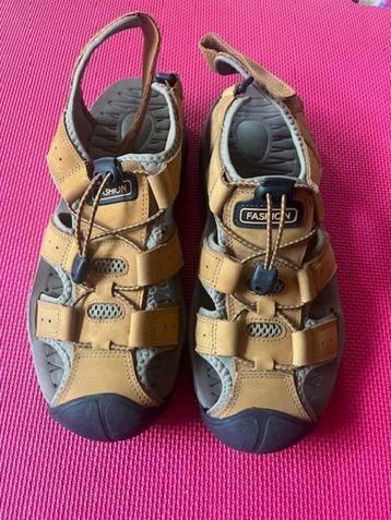 Sportieve, verstelbare sandalen maat 44 beschikbaar voor biedingen