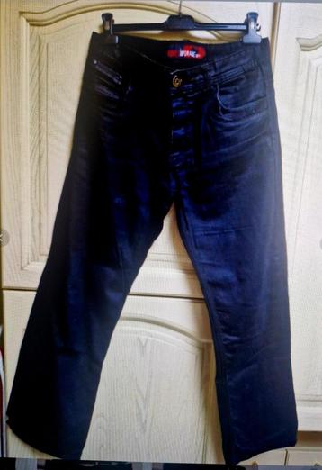 Jeans (pavess) beschikbaar voor biedingen
