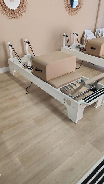 Prachtige Pilates Reformer met of zonder toren.