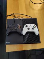 Xbox one 500GB + 2 controllers met battery packs, Games en Spelcomputers, Spelcomputers | Xbox One, Met 2 controllers, Gebruikt