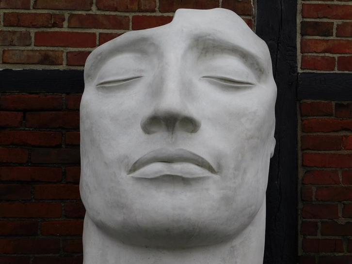 Uniek beeld The Face - 135 cm - Steen, Antiquités & Art, Art | Peinture | Abstraite, Enlèvement ou Envoi