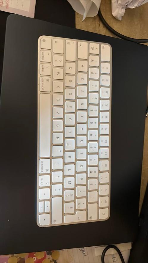 Apple keyboard (Azerty), Computers en Software, Toetsenborden, Zo goed als nieuw, Azerty, Ophalen of Verzenden