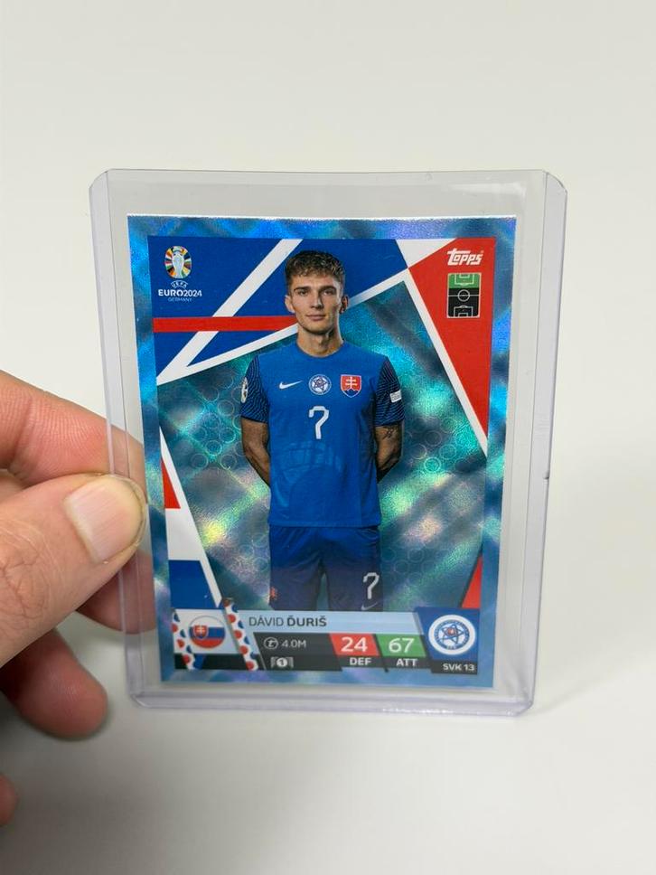 Topps Match Attax Euro 2024 MISPRINT SVK13 UEFA David Duriš, Verzamelen, Sportartikelen en Voetbal, Nieuw, Spelerskaart, Ophalen of Verzenden