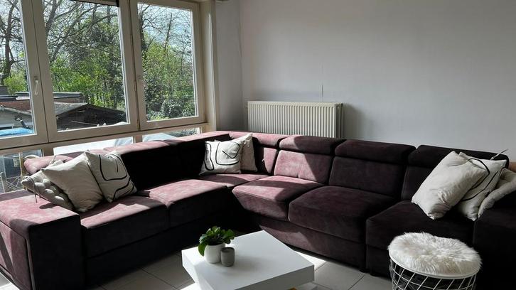 Hoekzetel met verstelbare hoofdsteunen en uitschuifbare poef, Huis en Inrichting, Zetels | Complete zithoeken, Zo goed als nieuw