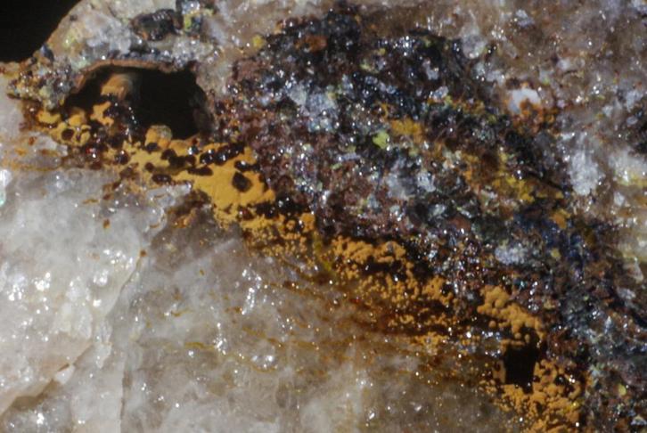 Extreem zeldzame PLUMBOJAROSIET kristallen uit de Clara mijn, Verzamelen, Mineralen en Fossielen, Mineraal, Ophalen of Verzenden