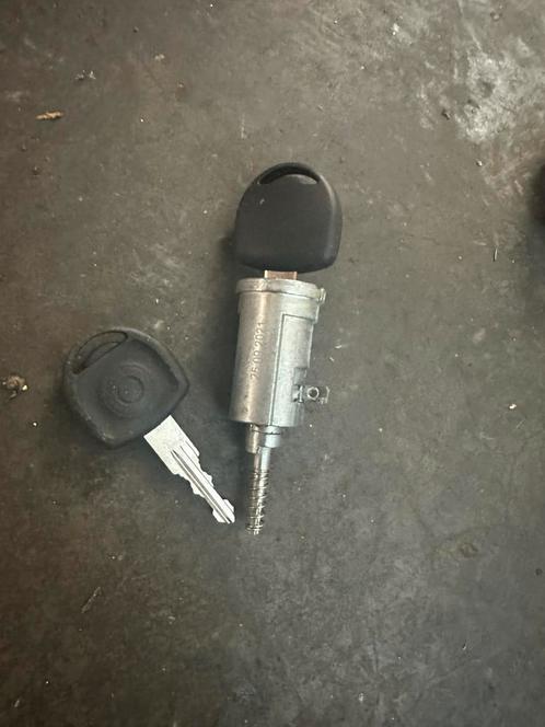 Opel contactslot met 2 sleutels nooit gebruikt, Motoren, Tuning en Styling, Ophalen