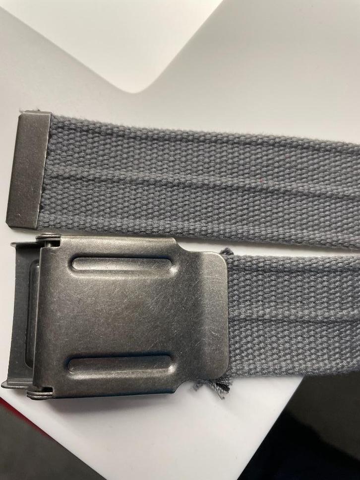 Riem grijs-groen klembeugel, Kleding | Heren, Riemen en Ceintuurs, Zo goed als nieuw, Riem of Ceintuur, Minder dan 95 cm, Overige kleuren