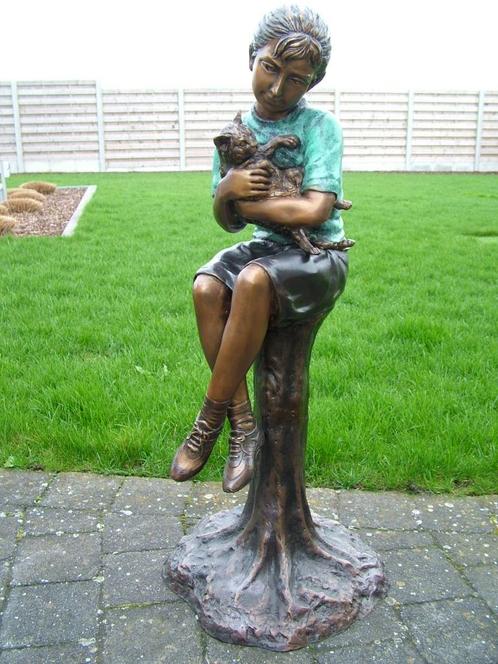 Bronzen meisje op boomstam met poes, ook jongen met hondje!, Jardin & Terrasse, Statues de jardin, Neuf, Homme, Autres matériaux