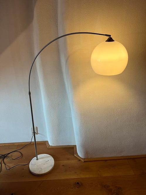Booglamp wit marmer voet, Huis en Inrichting, Lampen | Vloerlampen, Zo goed als nieuw, 200 cm of meer, Kunststof, Metaal, Ophalen