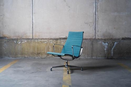 Charles & Ray Eames - Vitra EA116 Fauteuil, Huis en Inrichting, Fauteuils, Gebruikt, Metaal, Stof, 50 tot 75 cm, Minder dan 75 cm