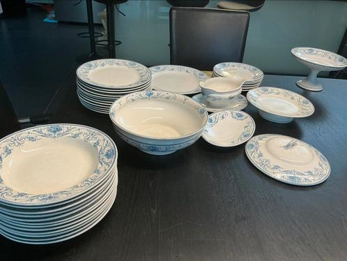 Ensemble de vaisselle Boch Freres  Kéramis   louis XVI BFK, Antiek en Kunst, Antiek | Servies compleet, Ophalen