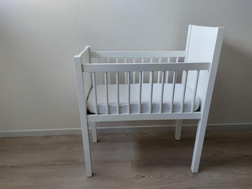 Babywiegje incl matrasbeschermer en hoeslakens van AeroSleep, Enfants & Bébés, Chambre d'enfant | Lits, Utilisé, Moins de 140 cm