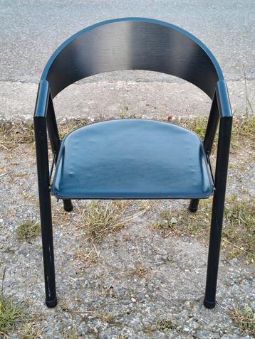 Chaise noire beschikbaar voor biedingen