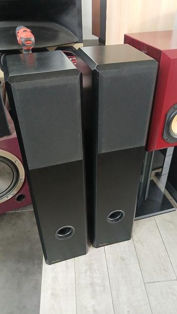 Synthese   Floating  system luidsprekerpaar  beschikbaar voor biedingen