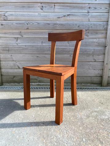 6 houten stoelen beschikbaar voor biedingen