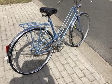 Retro meisjes fiets beschikbaar voor biedingen