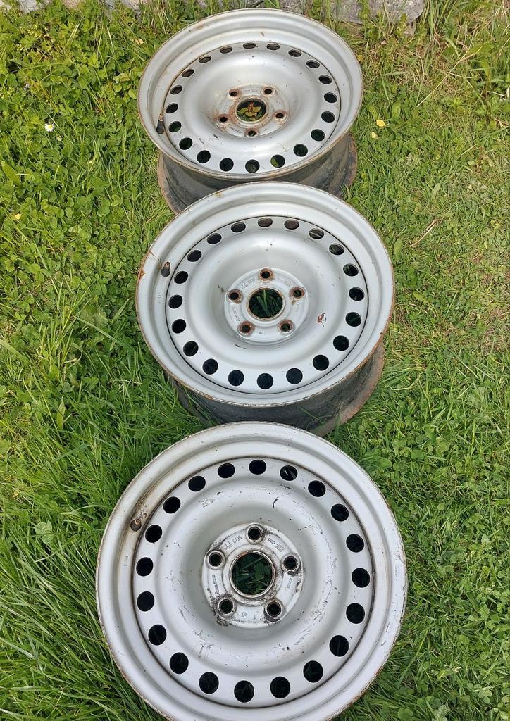 Audi plaatwerkvelgen ref. 441 601 025N — 7Jx15H2 ET35, Auto-onderdelen, Overige Auto-onderdelen, Audi, Gebruikt, Ophalen