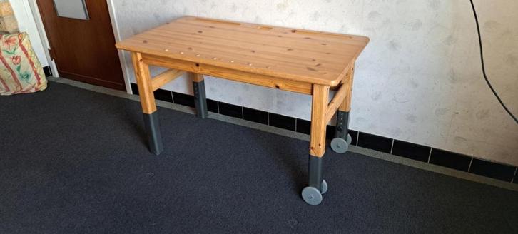 Kinderbureau meegroei, Huis en Inrichting, Bureaus, Gebruikt, Bureau, In hoogte verstelbaar, Met wielen, Ophalen of Verzenden