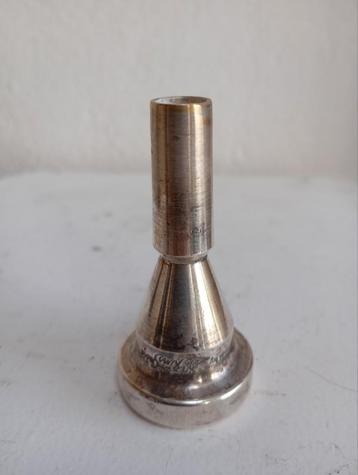 Vintage Trompet mondstuk beschikbaar voor biedingen