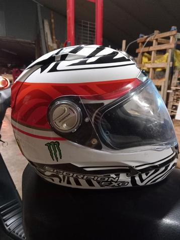 Mooie scorpion exo helm  beschikbaar voor biedingen
