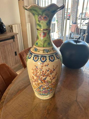Chinese vaas beschikbaar voor biedingen